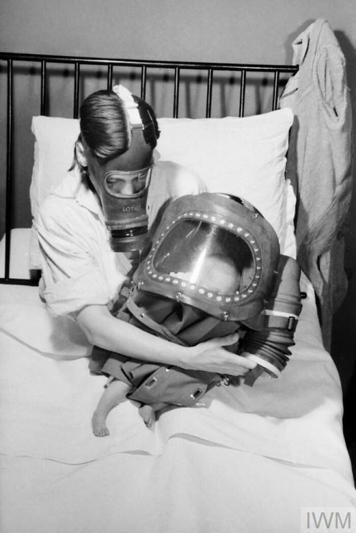 Unsettling Moments In History That Have Been Immortalized In Pictures, And Here Are 39 Of Them Unsettling Moments In History That Have Been Immortalized In Pictures, And Here Are 39 Of Them