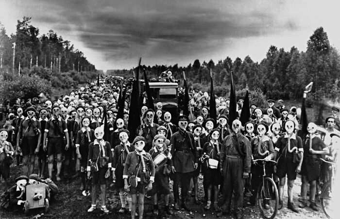 Unsettling Moments In History That Have Been Immortalized In Pictures, And Here Are 39 Of Them Unsettling Moments In History That Have Been Immortalized In Pictures, And Here Are 39 Of Them