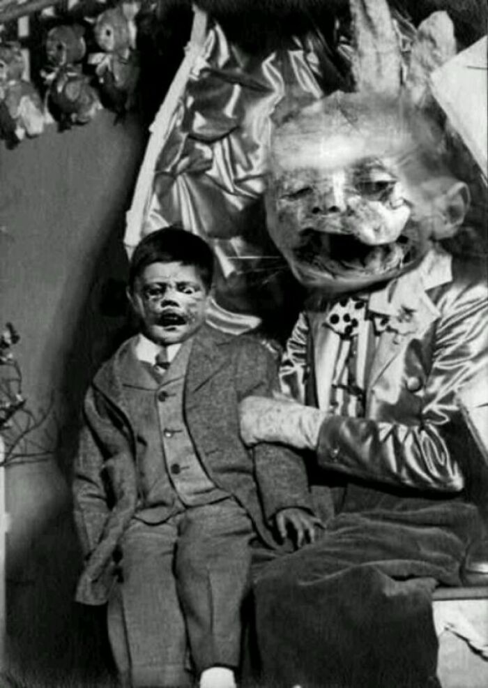 Unsettling Moments In History That Have Been Immortalized In Pictures, And Here Are 39 Of Them Unsettling Moments In History That Have Been Immortalized In Pictures, And Here Are 39 Of Them
