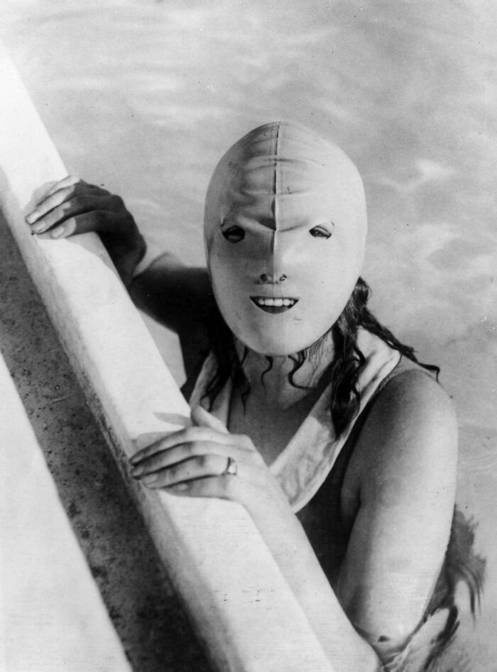 Unsettling Moments In History That Have Been Immortalized In Pictures, And Here Are 39 Of Them Unsettling Moments In History That Have Been Immortalized In Pictures, And Here Are 39 Of Them