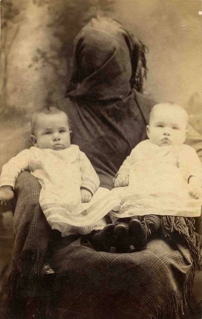 Unsettling Moments In History That Have Been Immortalized In Pictures, And Here Are 39 Of Them Unsettling Moments In History That Have Been Immortalized In Pictures, And Here Are 39 Of Them