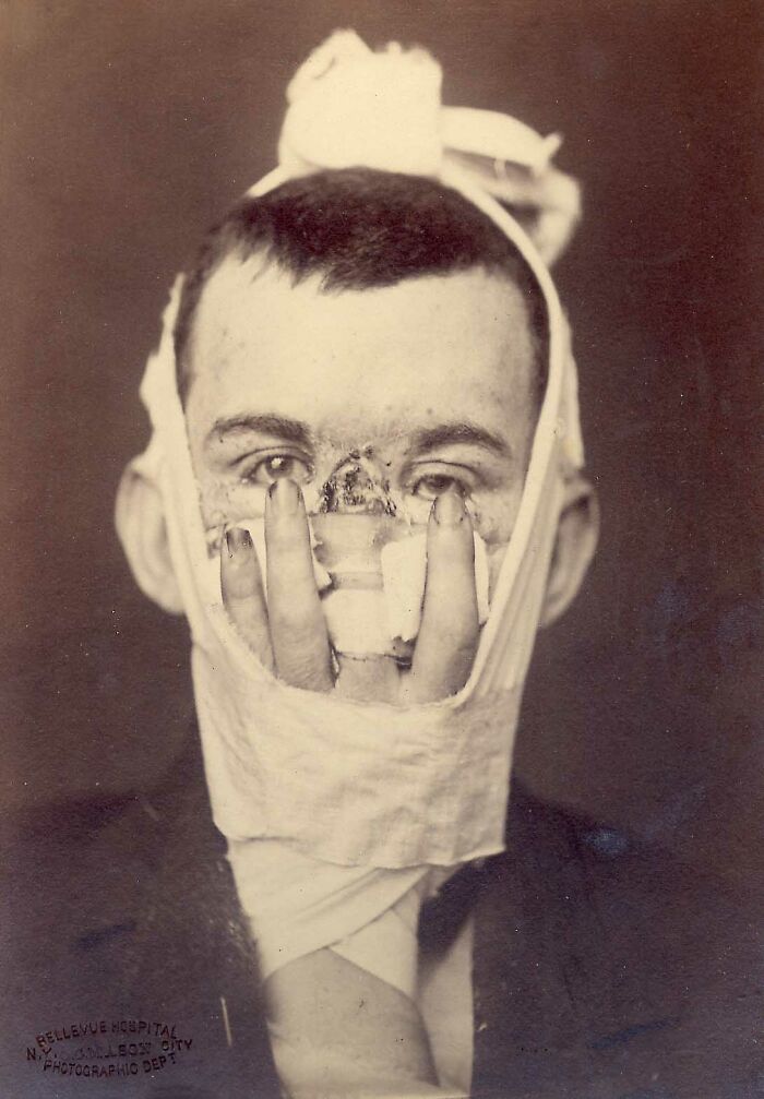 Unsettling Moments In History That Have Been Immortalized In Pictures, And Here Are 39 Of Them Unsettling Moments In History That Have Been Immortalized In Pictures, And Here Are 39 Of Them
