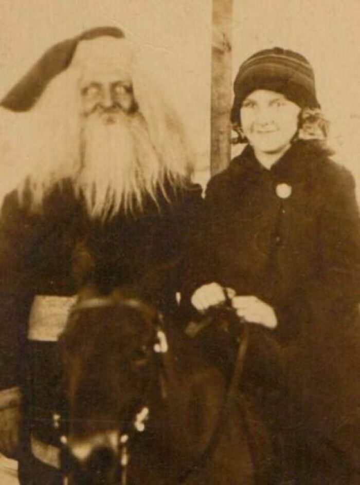 Unsettling Moments In History That Have Been Immortalized In Pictures, And Here Are 39 Of Them Unsettling Moments In History That Have Been Immortalized In Pictures, And Here Are 39 Of Them