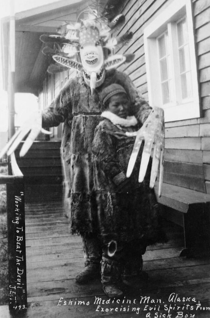Unsettling Moments In History That Have Been Immortalized In Pictures, And Here Are 39 Of Them Unsettling Moments In History That Have Been Immortalized In Pictures, And Here Are 39 Of Them