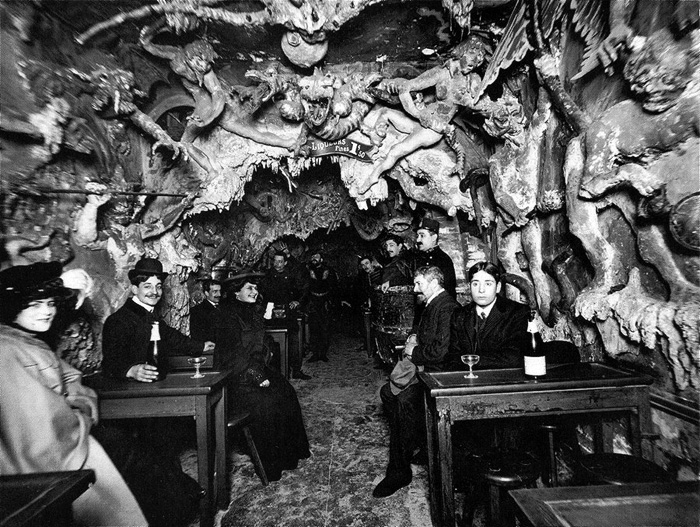 Unsettling Moments In History That Have Been Immortalized In Pictures, And Here Are 39 Of Them Unsettling Moments In History That Have Been Immortalized In Pictures, And Here Are 39 Of Them
