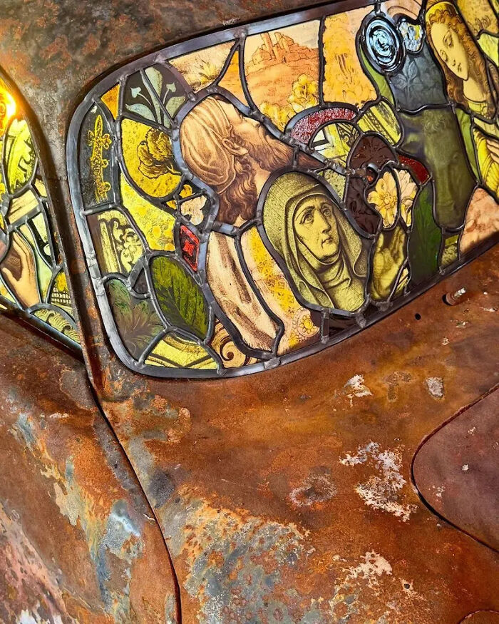 This Artist Turned Burned And Rusted Porsche 911 Into Extraordinary Stained-Glass Sculpture This Artist Turned Burned And Rusted Porsche 911 Into Extraordinary Stained-Glass Sculpture