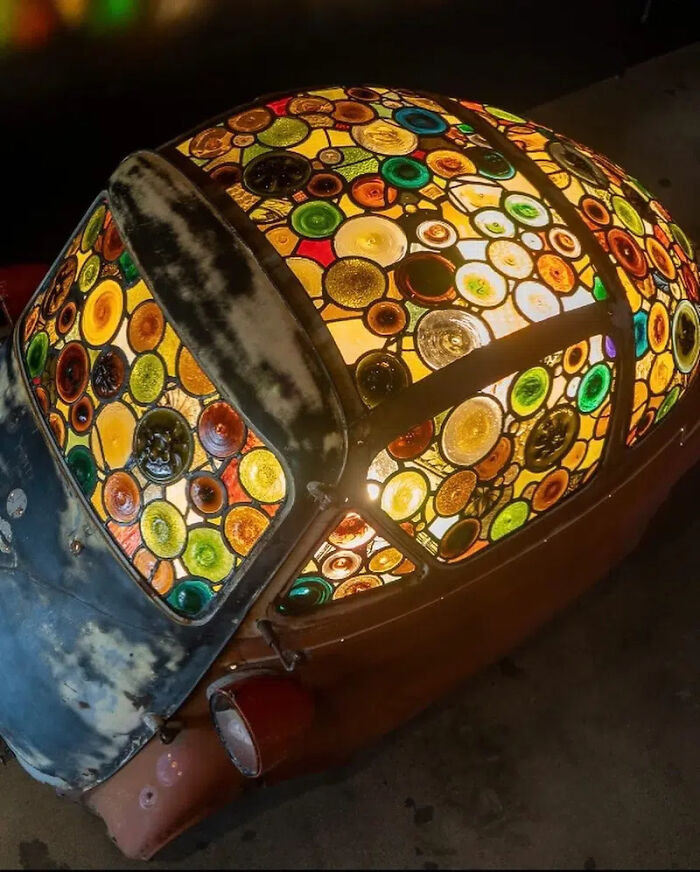 This Artist Turned Burned And Rusted Porsche 911 Into Extraordinary Stained-Glass Sculpture This Artist Turned Burned And Rusted Porsche 911 Into Extraordinary Stained-Glass Sculpture