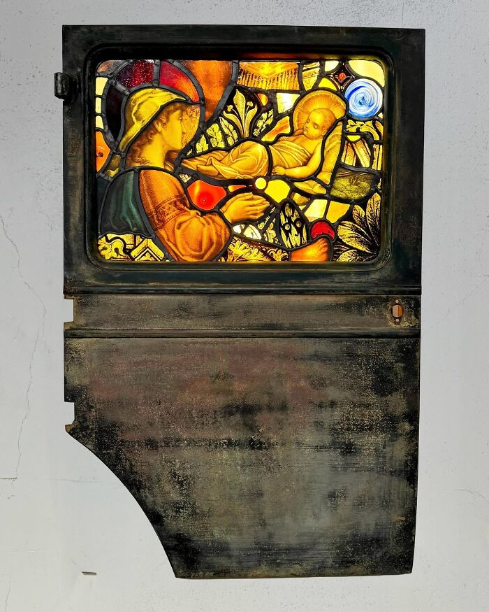 This Artist Turned Burned And Rusted Porsche 911 Into Extraordinary Stained-Glass Sculpture This Artist Turned Burned And Rusted Porsche 911 Into Extraordinary Stained-Glass Sculpture