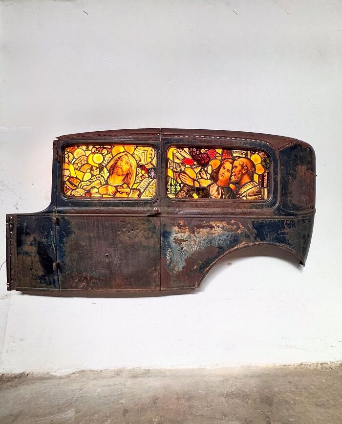 This Artist Turned Burned And Rusted Porsche 911 Into Extraordinary Stained-Glass Sculpture This Artist Turned Burned And Rusted Porsche 911 Into Extraordinary Stained-Glass Sculpture
