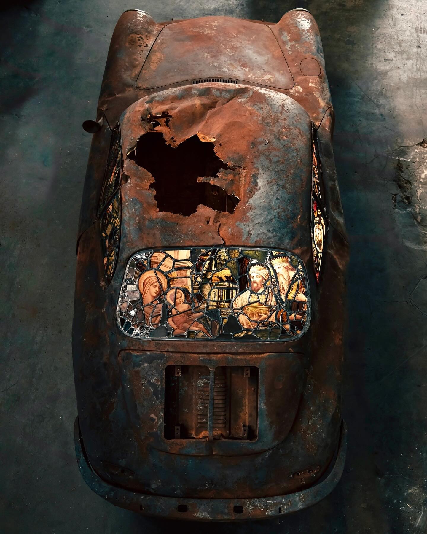 This Artist Turned Burned And Rusted Porsche 911 Into Extraordinary Stained-Glass Sculpture This Artist Turned Burned And Rusted Porsche 911 Into Extraordinary Stained-Glass Sculpture