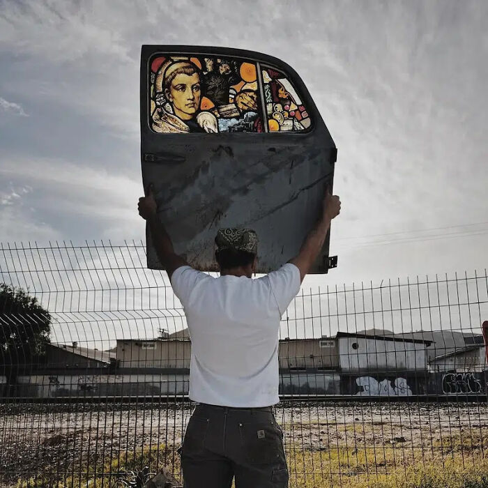 This Artist Turned Burned And Rusted Porsche 911 Into Extraordinary Stained-Glass Sculpture This Artist Turned Burned And Rusted Porsche 911 Into Extraordinary Stained-Glass Sculpture