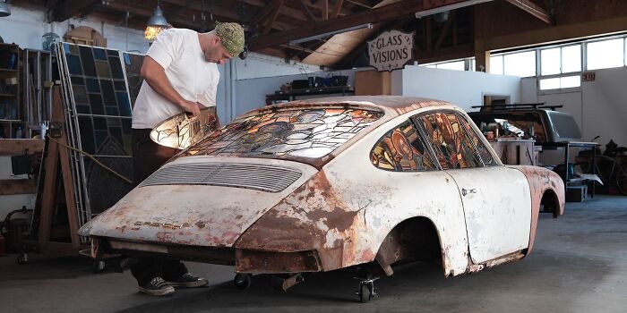 This Artist Turned Burned And Rusted Porsche 911 Into Extraordinary Stained-Glass Sculpture This Artist Turned Burned And Rusted Porsche 911 Into Extraordinary Stained-Glass Sculpture
