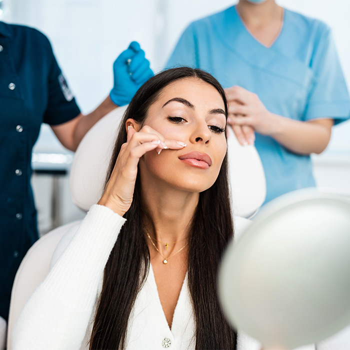 Woman’s Cosmetic Procedure Goes Viral As Her Face Changes Dramatically, Expert Weighs In And Explains The Risks Woman’s Cosmetic Procedure Goes Viral As Her Face Changes Dramatically, Expert Weighs In And Explains The Risks