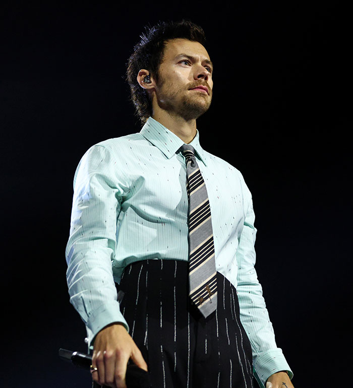 Harry Styles’ “Package” Accidentally Exposed On Stage Due To Wardrobe Malfunction Harry Styles’ “Package” Accidentally Exposed On Stage Due To Wardrobe Malfunction