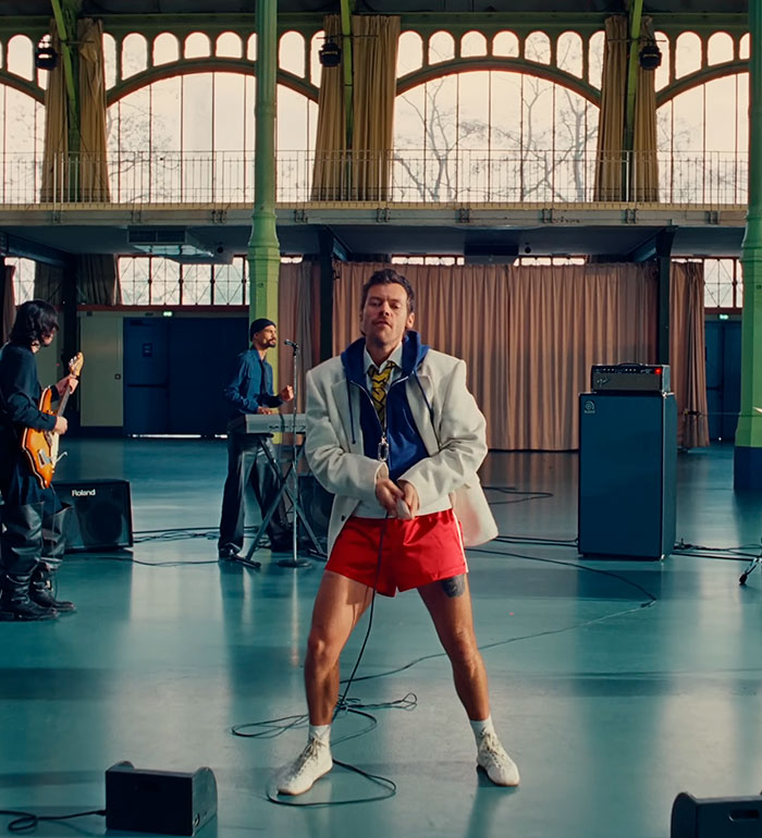 Harry Styles’ “Package” Accidentally Exposed On Stage Due To Wardrobe Malfunction Harry Styles’ “Package” Accidentally Exposed On Stage Due To Wardrobe Malfunction
