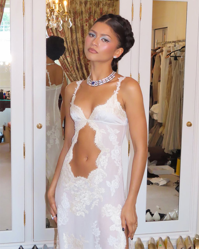 Zendaya’s Latest Look Has Everyone Talking After Fans Spot One Tiny Detail: “You’re All So Shocked By This”