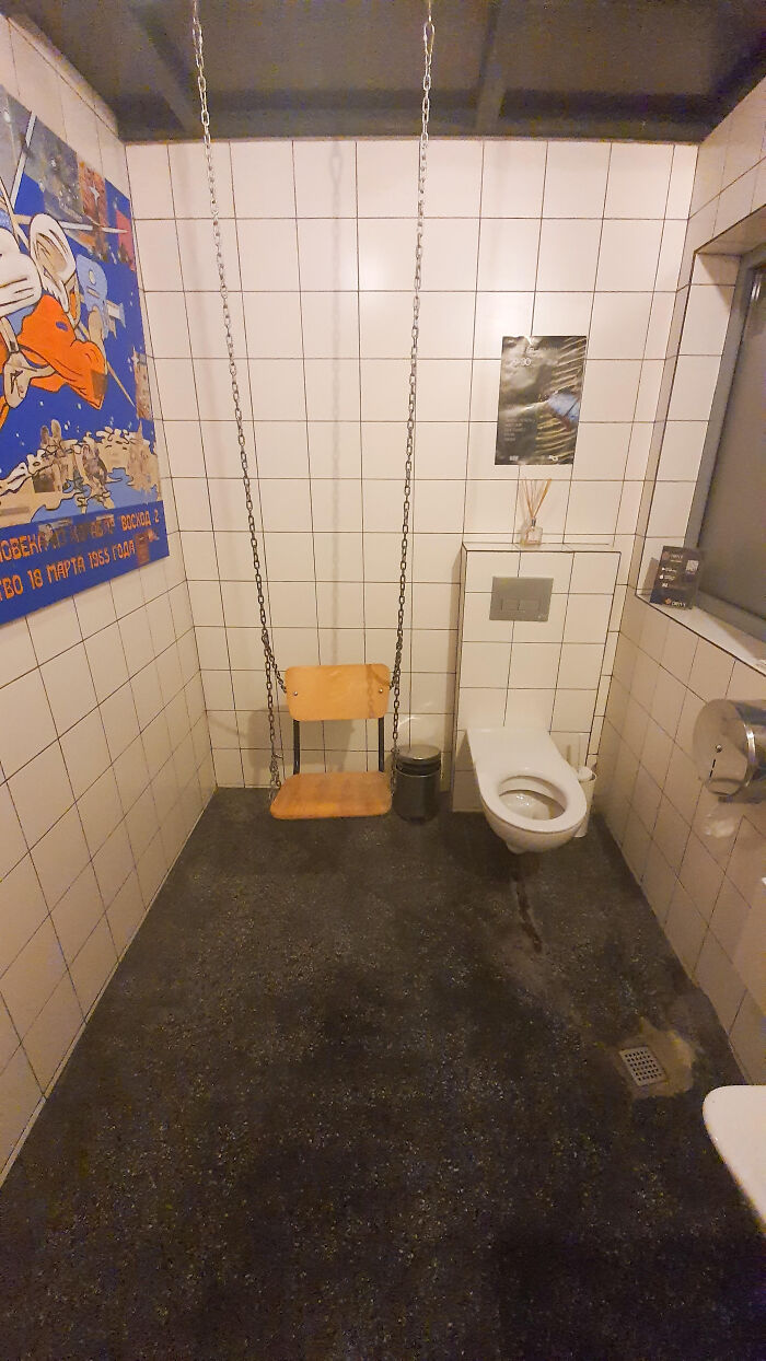 69 Terribly Designed Bathrooms That Might Make You Relieved That You Don&rsquo;t Have To Use Them
