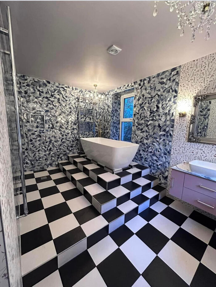 69 Terribly Designed Bathrooms That Might Make You Relieved That You Don&rsquo;t Have To Use Them