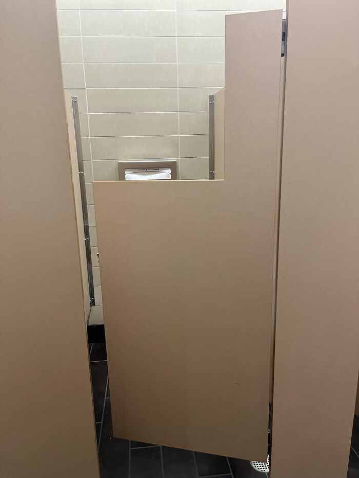 69 Terribly Designed Bathrooms That Might Make You Relieved That You Don&rsquo;t Have To Use Them