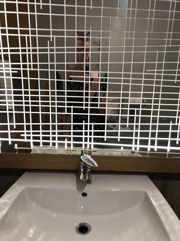 69 Terribly Designed Bathrooms That Might Make You Relieved That You Don&rsquo;t Have To Use Them