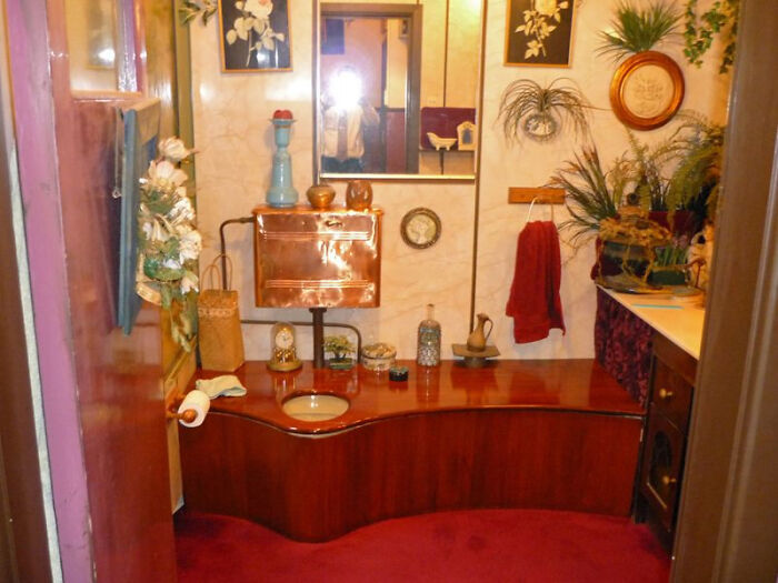 69 Terribly Designed Bathrooms That Might Make You Relieved That You Don&rsquo;t Have To Use Them