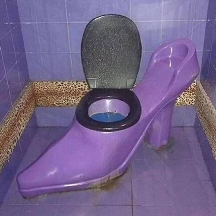 69 Terribly Designed Bathrooms That Might Make You Relieved That You Don&rsquo;t Have To Use Them