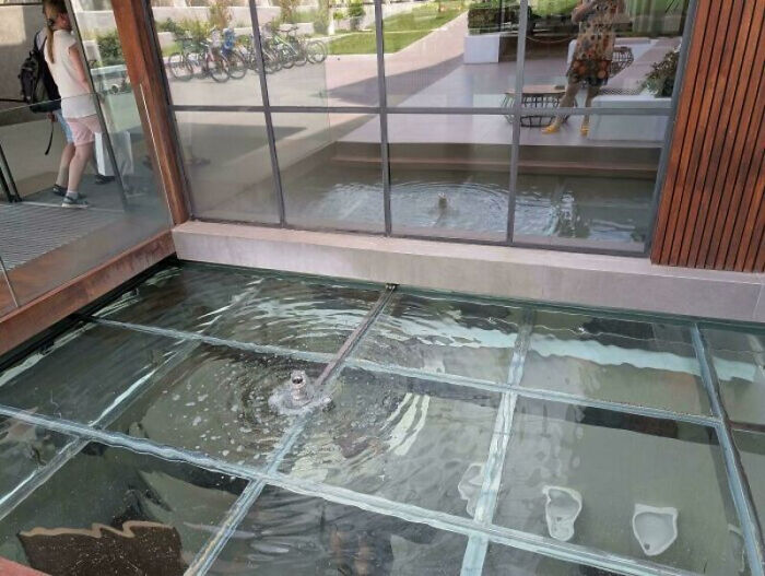69 Terribly Designed Bathrooms That Might Make You Relieved That You Don&rsquo;t Have To Use Them