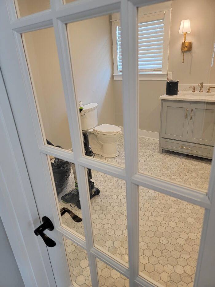 69 Terribly Designed Bathrooms That Might Make You Relieved That You Don&rsquo;t Have To Use Them