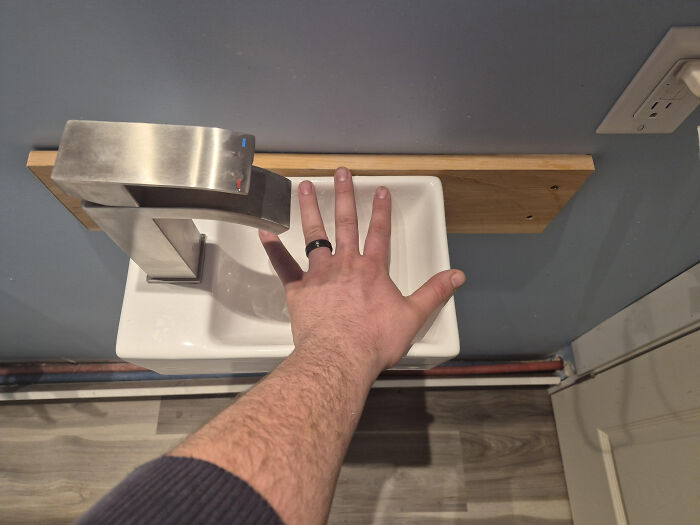 69 Terribly Designed Bathrooms That Might Make You Relieved That You Don&rsquo;t Have To Use Them