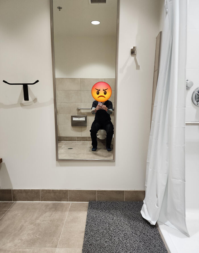 69 Terribly Designed Bathrooms That Might Make You Relieved That You Don&rsquo;t Have To Use Them