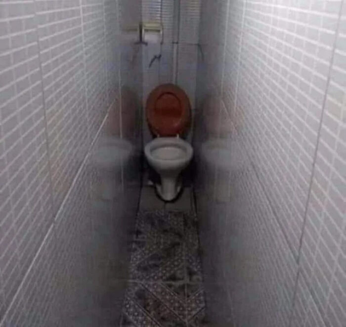 69 Terribly Designed Bathrooms That Might Make You Relieved That You Don&rsquo;t Have To Use Them