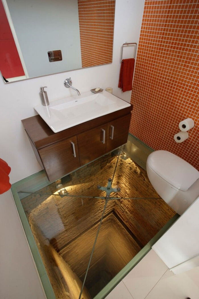 69 Terribly Designed Bathrooms That Might Make You Relieved That You Don&rsquo;t Have To Use Them