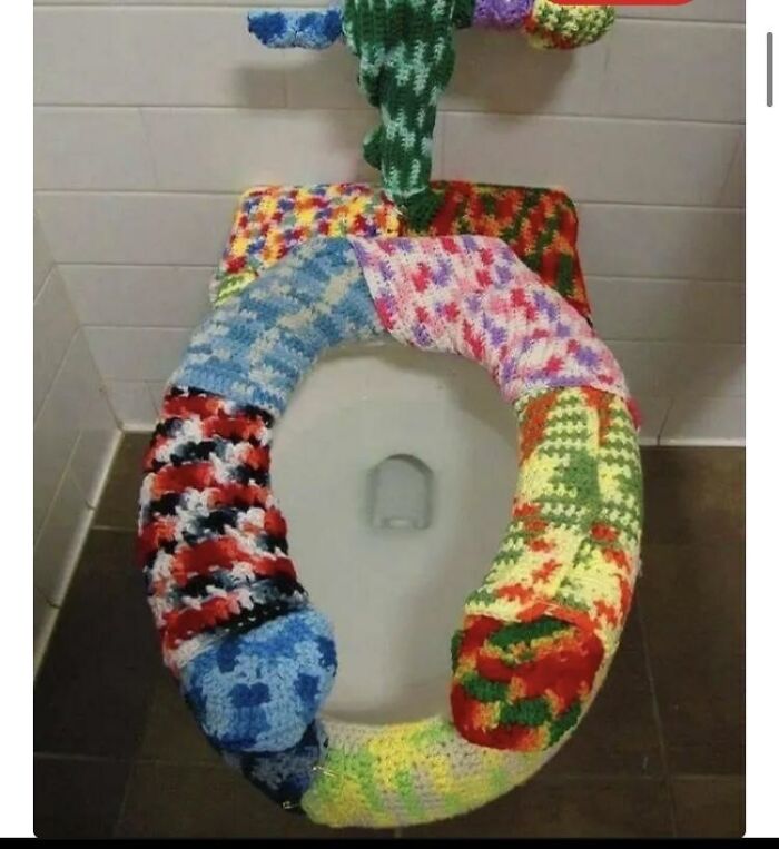 69 Terribly Designed Bathrooms That Might Make You Relieved That You Don&rsquo;t Have To Use Them