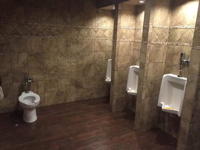 69 Terribly Designed Bathrooms That Might Make You Relieved That You Don&rsquo;t Have To Use Them