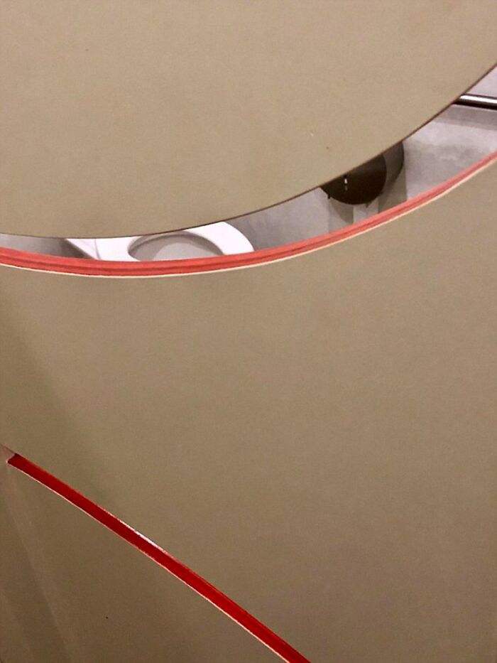 69 Terribly Designed Bathrooms That Might Make You Relieved That You Don&rsquo;t Have To Use Them
