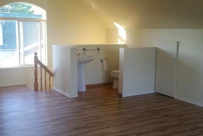 69 Terribly Designed Bathrooms That Might Make You Relieved That You Don&rsquo;t Have To Use Them