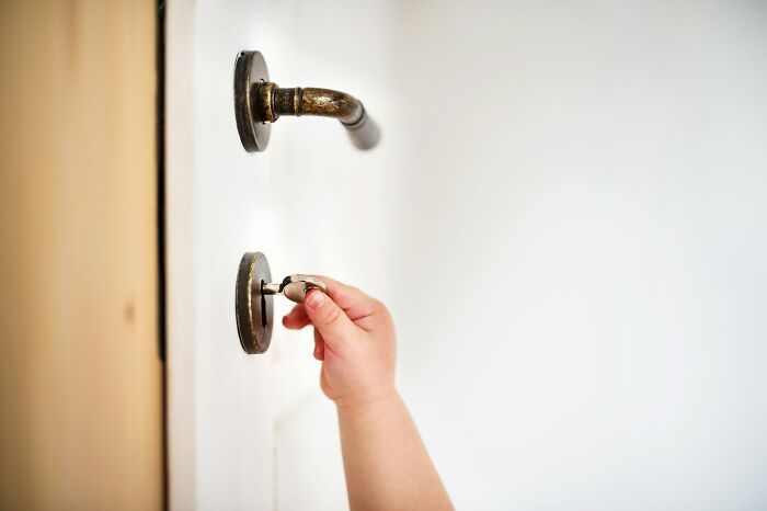 67 Guests Who Walked Into Someone&rsquo;s Home And Instantly Knew They&rsquo;d Never Return
