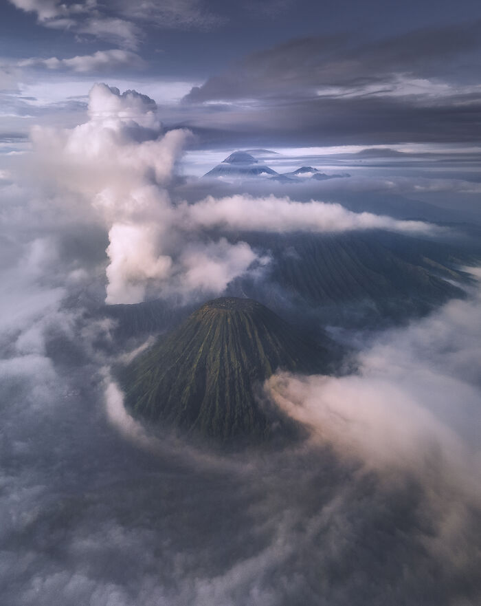Spectacular Photos Awarded At The 2026 International Aerial Photographer Of The Year Competition (50 Pics) Spectacular Photos Awarded At The 2026 International Aerial Photographer Of The Year Competition (50 Pics)