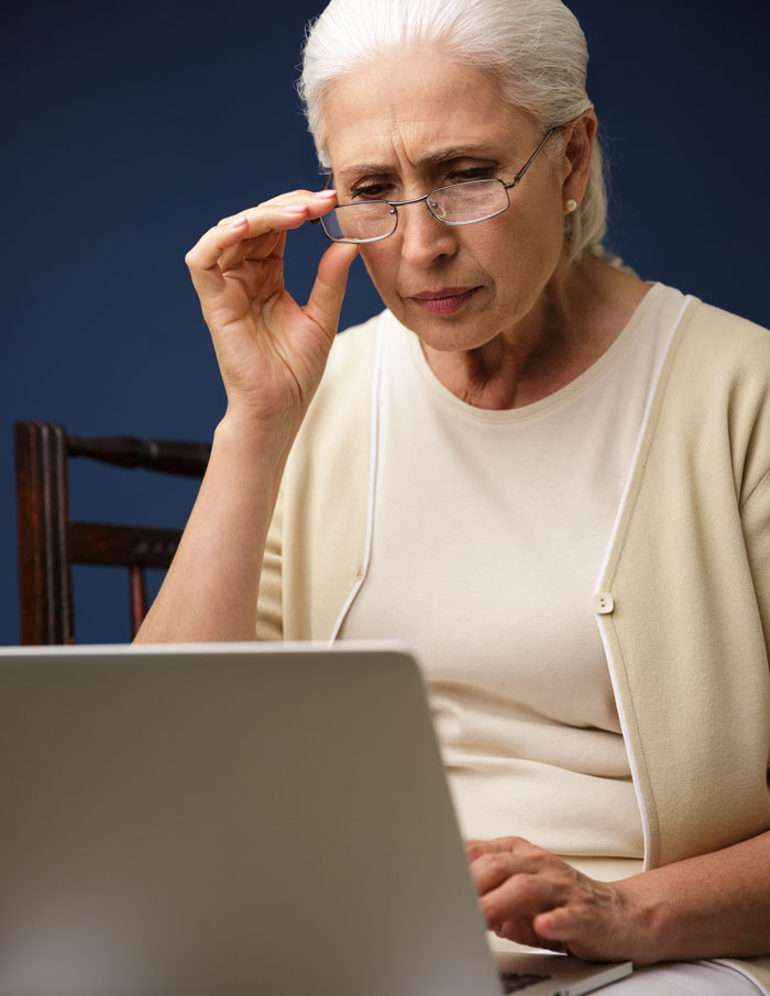 Mom Rushes To Make Travel Plans Without Consulting Her Family, Only For It To Backfire Mom Rushes To Make Travel Plans Without Consulting Her Family, Only For It To Backfire