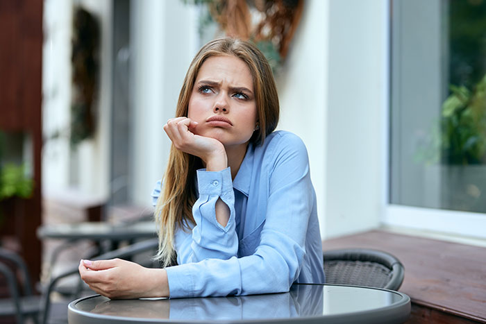 20YO Dude Turns First Date Into The Creepiest Experience For 18YO, She Can’t Wait For It To End
