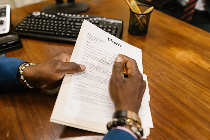 Guy Breaks His Promise Of Signing A Postnup, Wife At Her Wits’ End After Years Of Marriage
