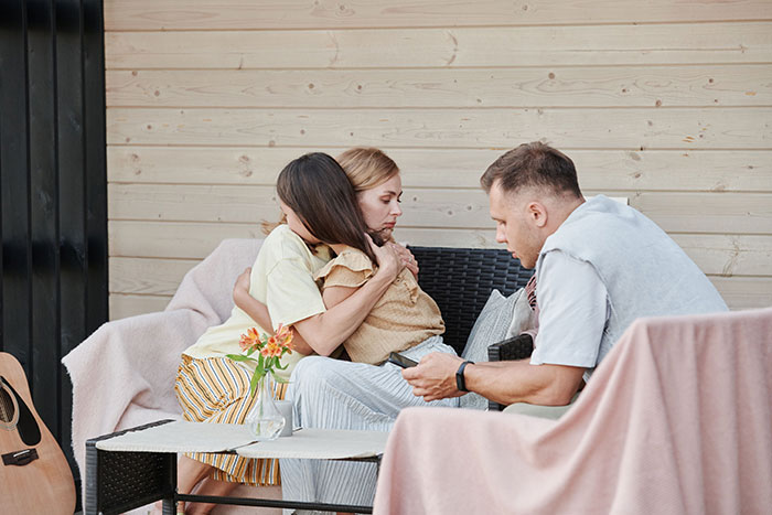 Guy Breaks His Promise Of Signing A Postnup, Wife At Her Wits’ End After Years Of Marriage