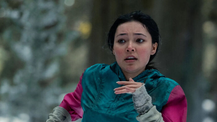Hollywood’s Flawless-Look Obsession Slammed After “Unrealistic” Survival Scene Leaves Viewers Outraged Hollywood’s Flawless-Look Obsession Slammed After “Unrealistic” Survival Scene Leaves Viewers Outraged