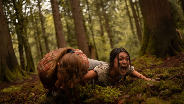Hollywood’s Flawless-Look Obsession Slammed After “Unrealistic” Survival Scene Leaves Viewers Outraged Hollywood’s Flawless-Look Obsession Slammed After “Unrealistic” Survival Scene Leaves Viewers Outraged