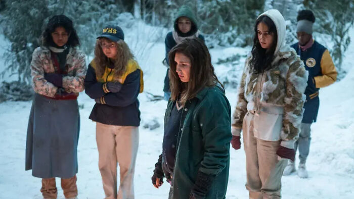 Hollywood’s Flawless-Look Obsession Slammed After “Unrealistic” Survival Scene Leaves Viewers Outraged Hollywood’s Flawless-Look Obsession Slammed After “Unrealistic” Survival Scene Leaves Viewers Outraged