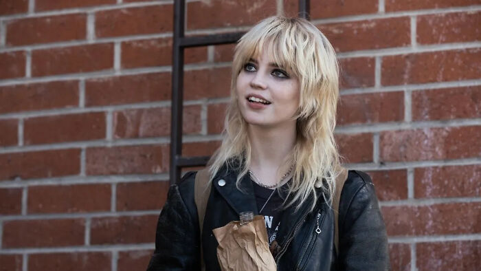 Hollywood’s Flawless-Look Obsession Slammed After “Unrealistic” Survival Scene Leaves Viewers Outraged Hollywood’s Flawless-Look Obsession Slammed After “Unrealistic” Survival Scene Leaves Viewers Outraged