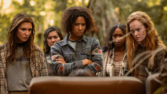 Hollywood’s Flawless-Look Obsession Slammed After “Unrealistic” Survival Scene Leaves Viewers Outraged Hollywood’s Flawless-Look Obsession Slammed After “Unrealistic” Survival Scene Leaves Viewers Outraged