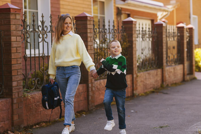 Entitled Mom Treats Community Class Like Free Daycare, Has The Nerve To Dump Kid There And Run Away Entitled Mom Treats Community Class Like Free Daycare, Has The Nerve To Dump Kid There And Run Away