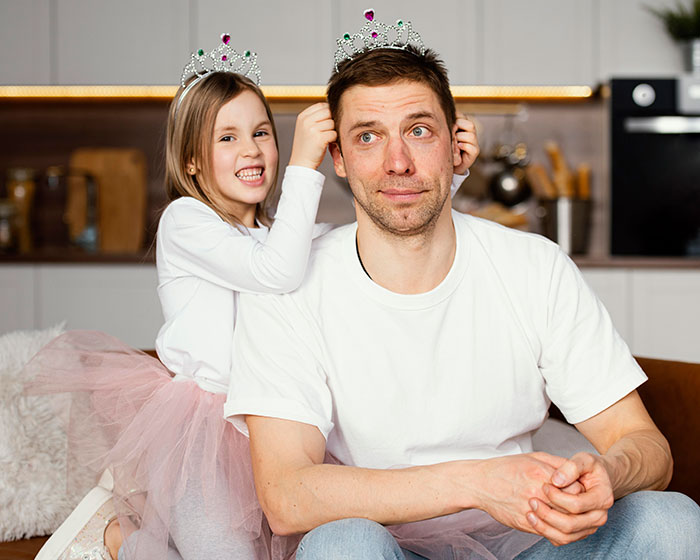 Guy Plans On Ditching Toxic Fam After Parents Blame Him For Their Daughter Being A Spoiled Brat Guy Plans On Ditching Toxic Fam After Parents Blame Him For Their Daughter Being A Spoiled Brat