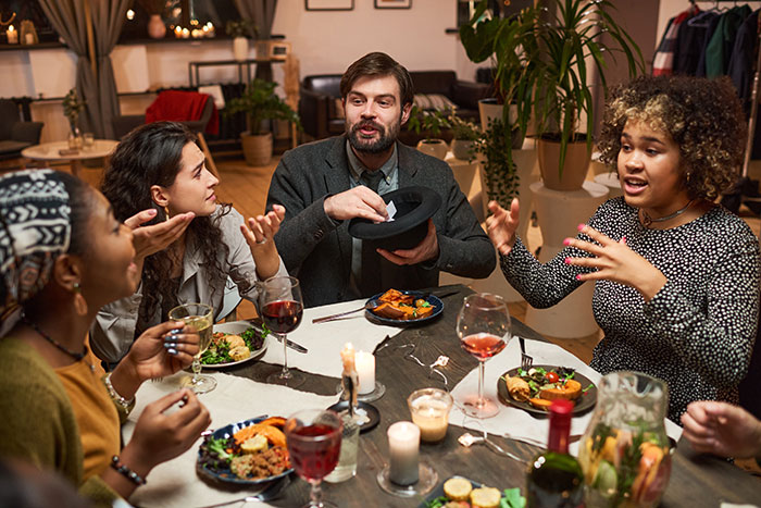 27YO Refuses To Host Mom’s B-Day After Years Of Toiling On Her Own, They Treat It Like Blasphemy
